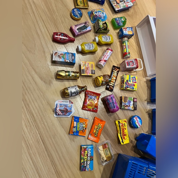 Mini Brands - Picture 2 of 3